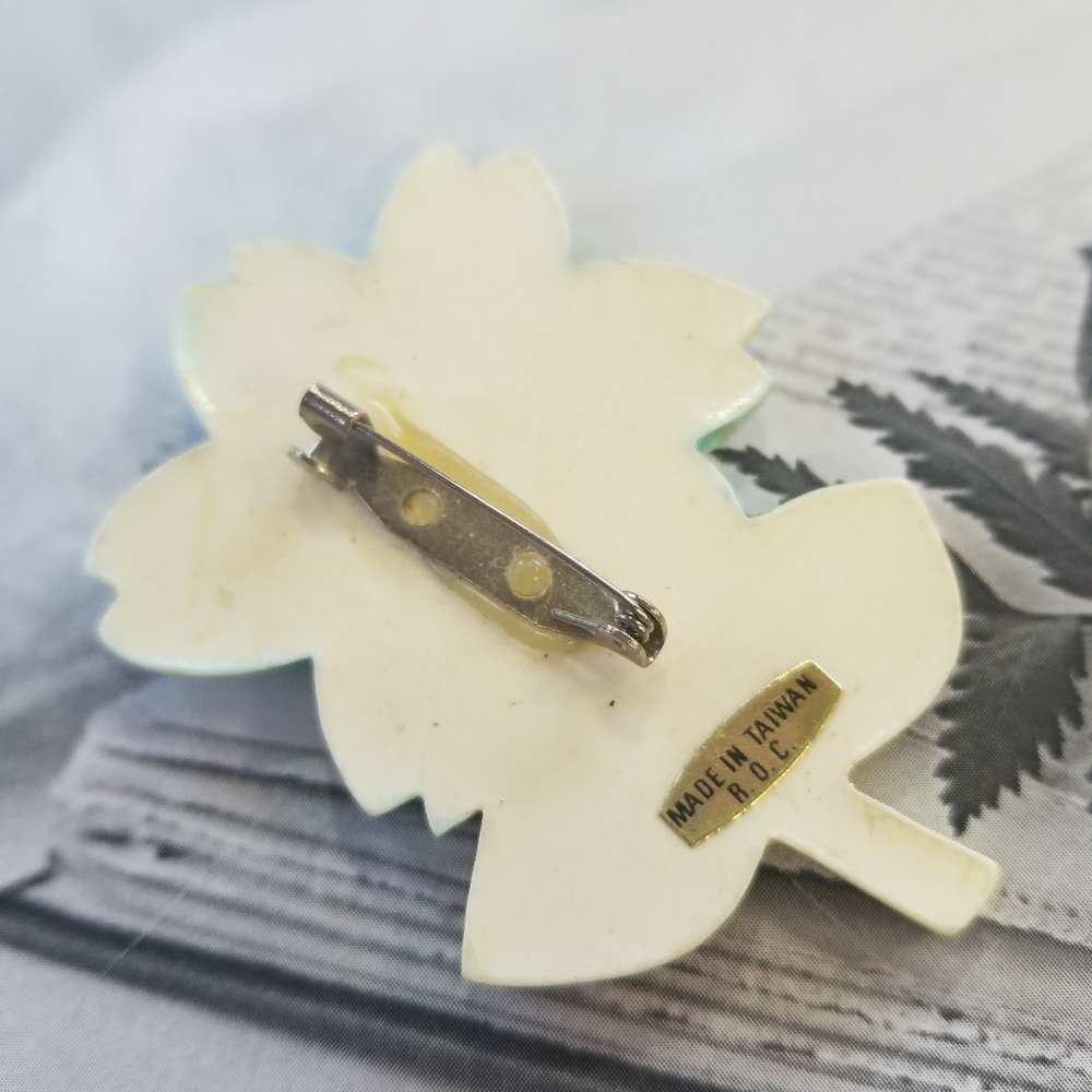 Cute VTG Flower Brooch - Picture 4 of 7